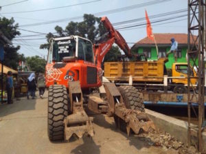 Dinas PUPR Kota Depok Normalisasi Kali Krukut Cabang Barat