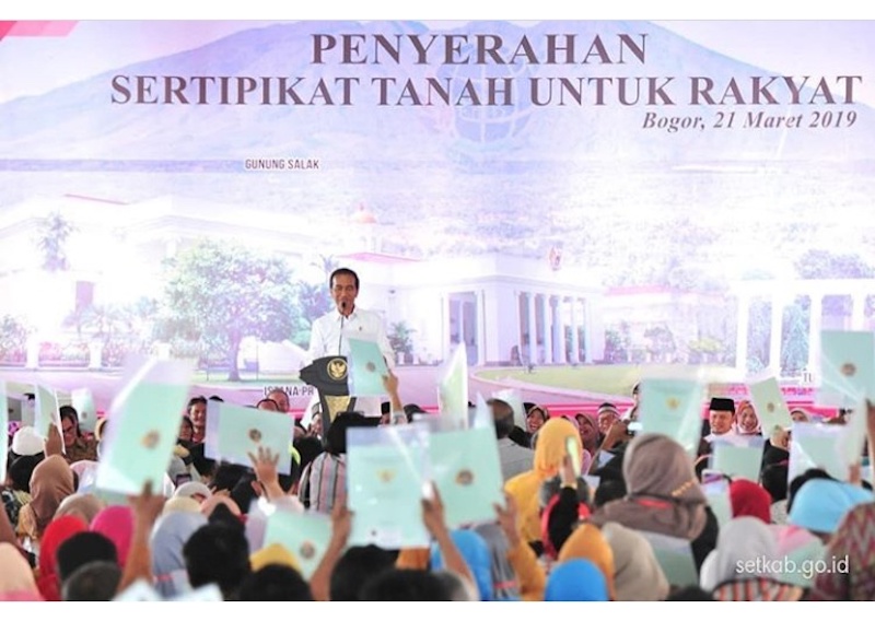 Jokowi Bagikan 5000 Sertifikat untuk Masyarakat Bogor
