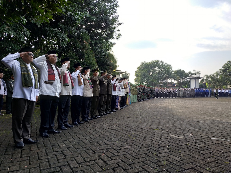 Sambut HUT Kota Depok, Pejabat Tinggi Kota Depok Tabur Bunga di Makam Pahlawan