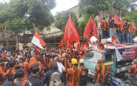 Tuntut Junimart Girsang Minta Maaf, MPC Pemuda Pancasila Geruduk Gedung DPRD Kota Depok