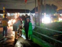 Kecemasan Warga Akhirnya Terjadi, Seorang Pengendara Motor Terjatuh Akibat Gelapnya Jalan