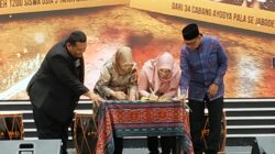 Mahasiswa Institut Seni Indonesia Surakarta Belajar Batik di Ayodya Pala