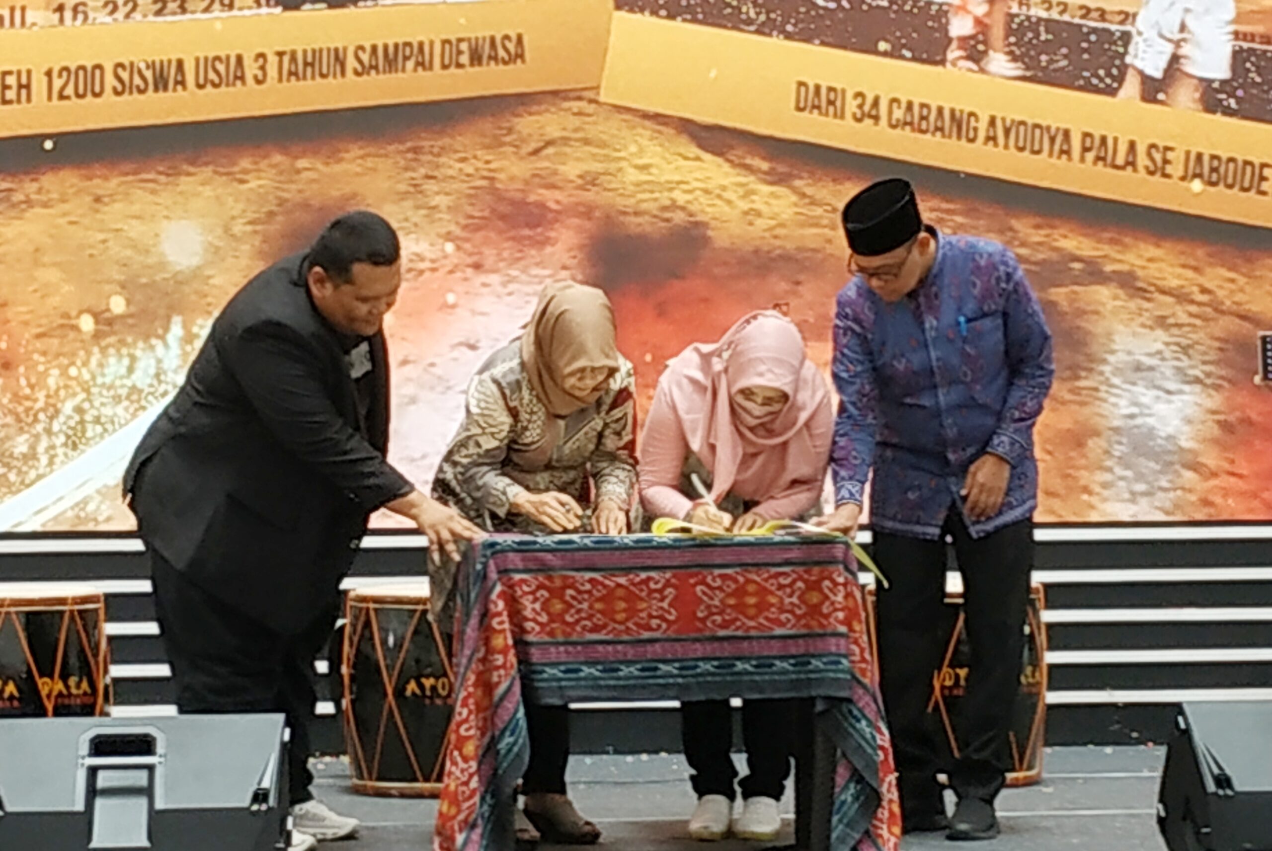 Mahasiswa Institut Seni Indonesia Surakarta Belajar Batik di Ayodya Pala