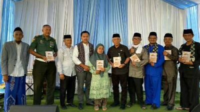 Mengabadikan Perjuangan KH. Mochammad Sandi, Buku "Abah Sandi, Pejuang Kehidupan dari Banjaran Pucung" Diluncurkan