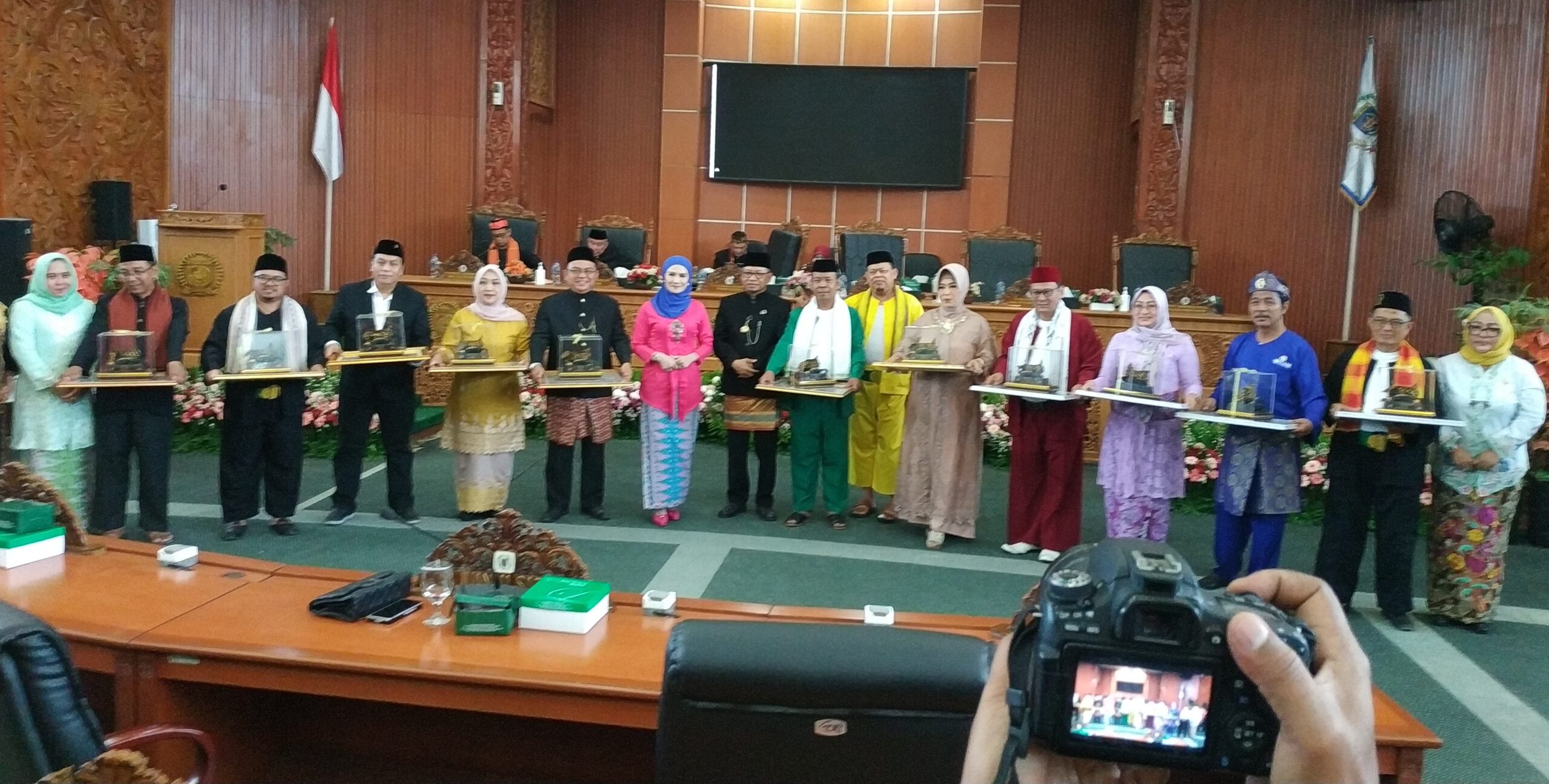 Akibat Aktif di Rapat Paripurna, 11 Anggota DPRD Depok Diganjar Penghargaan