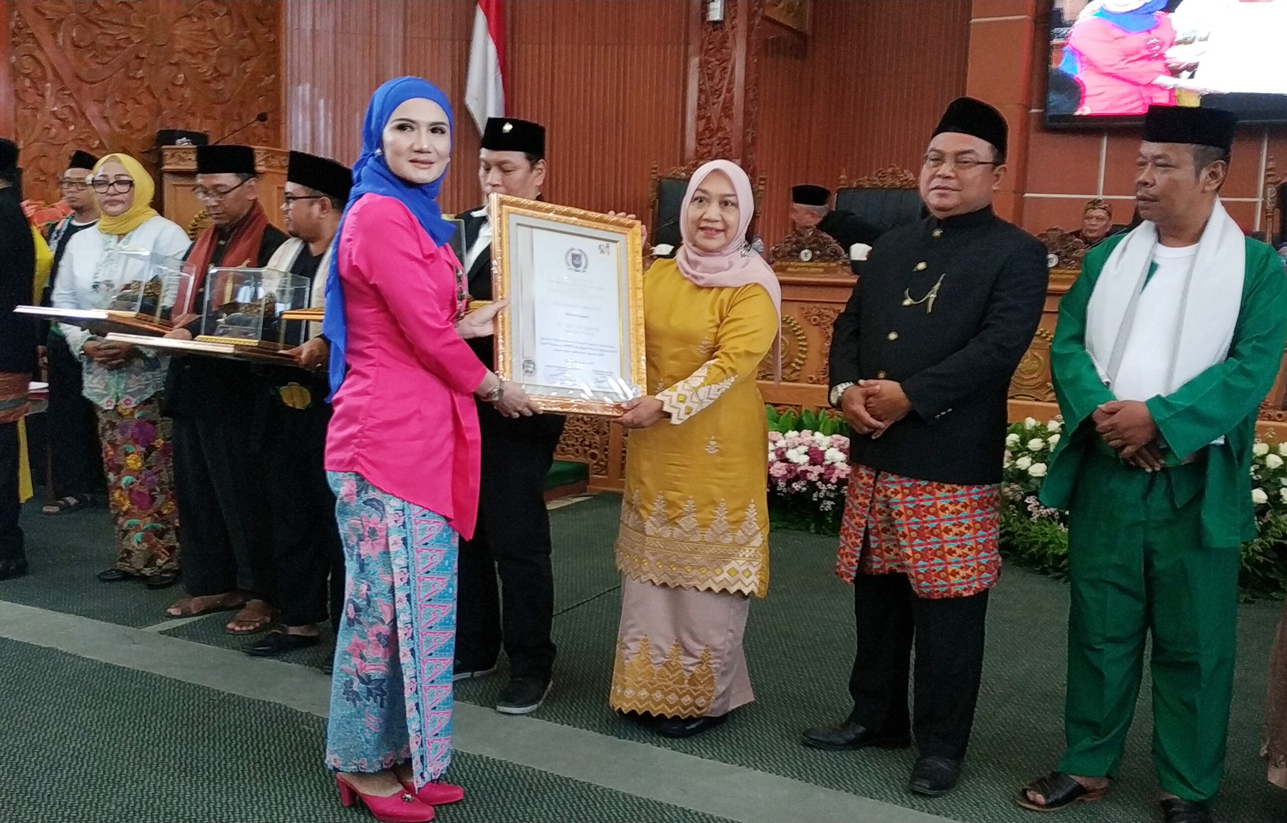 Aktif di DPRD Depok, Juanah Sarmili Raih Penghargaan BKD Award 2023